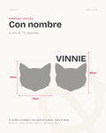 Ejemplo de retrato personalizado de dos gatos con el nombre de la mascota.