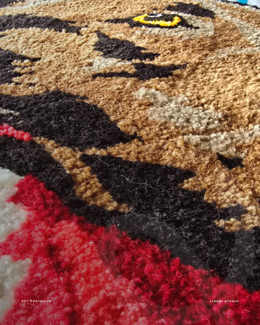 Detalle del pelaje de un perro en un tapete personalizado hecho con tufting.